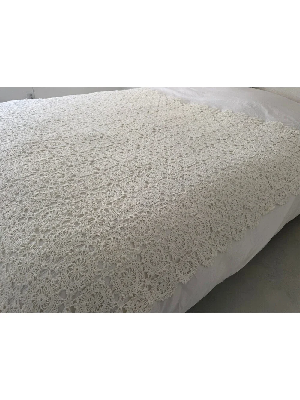 Vintage Hand Crocheted White/Cream Lace Bedspread/Coverlet